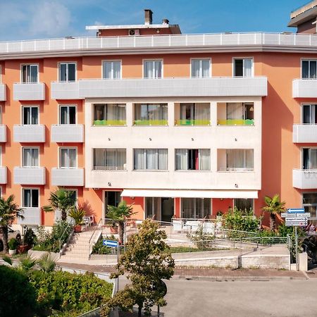 Hotel Palladio Каорле Екстериор снимка