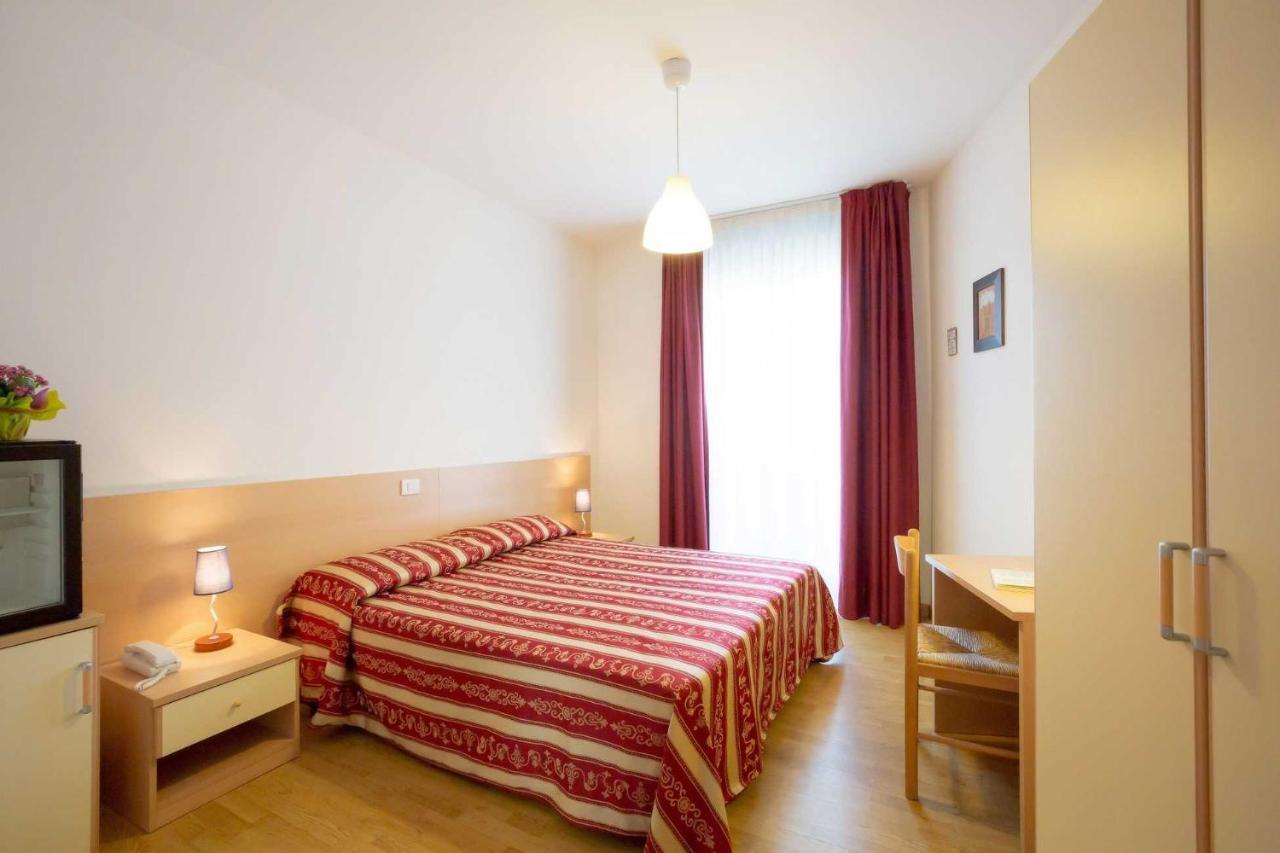 Hotel Palladio Каорле Екстериор снимка