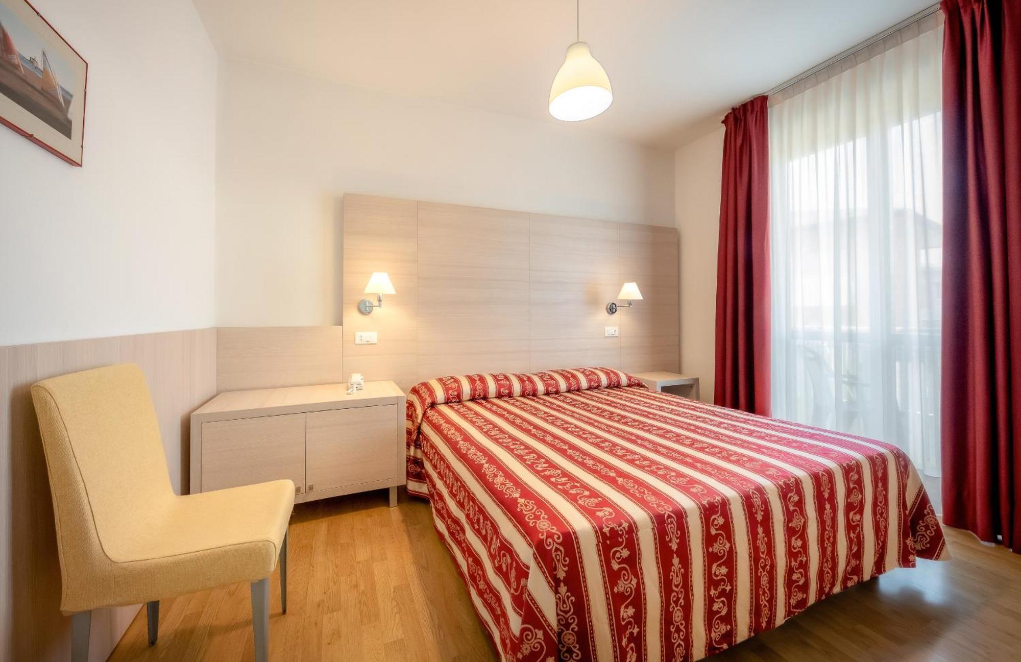 Hotel Palladio Каорле Екстериор снимка