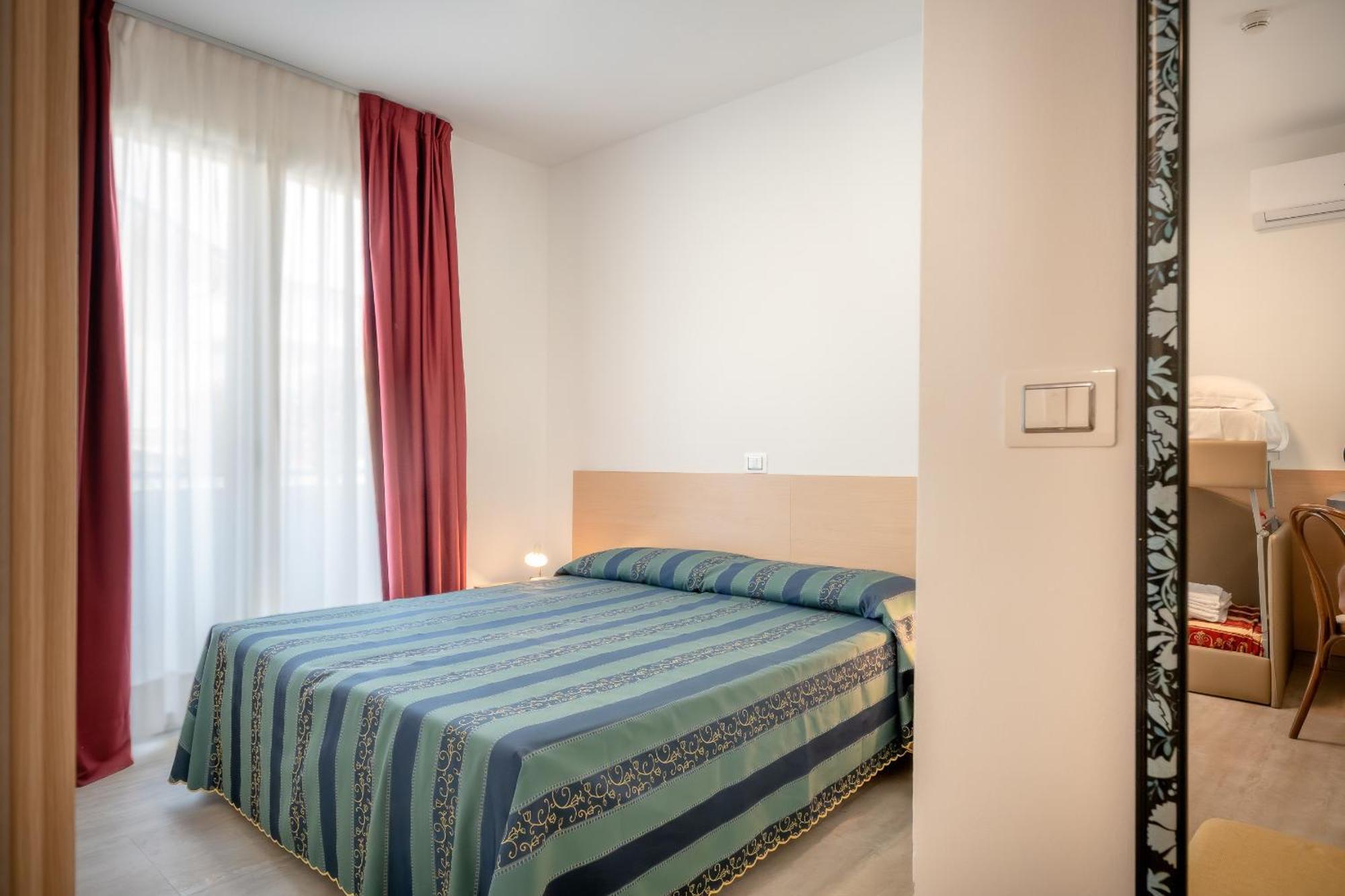 Hotel Palladio Каорле Екстериор снимка