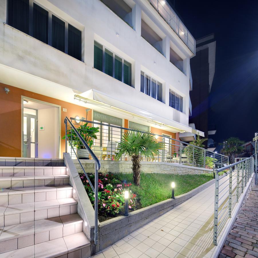 Hotel Palladio Каорле Екстериор снимка