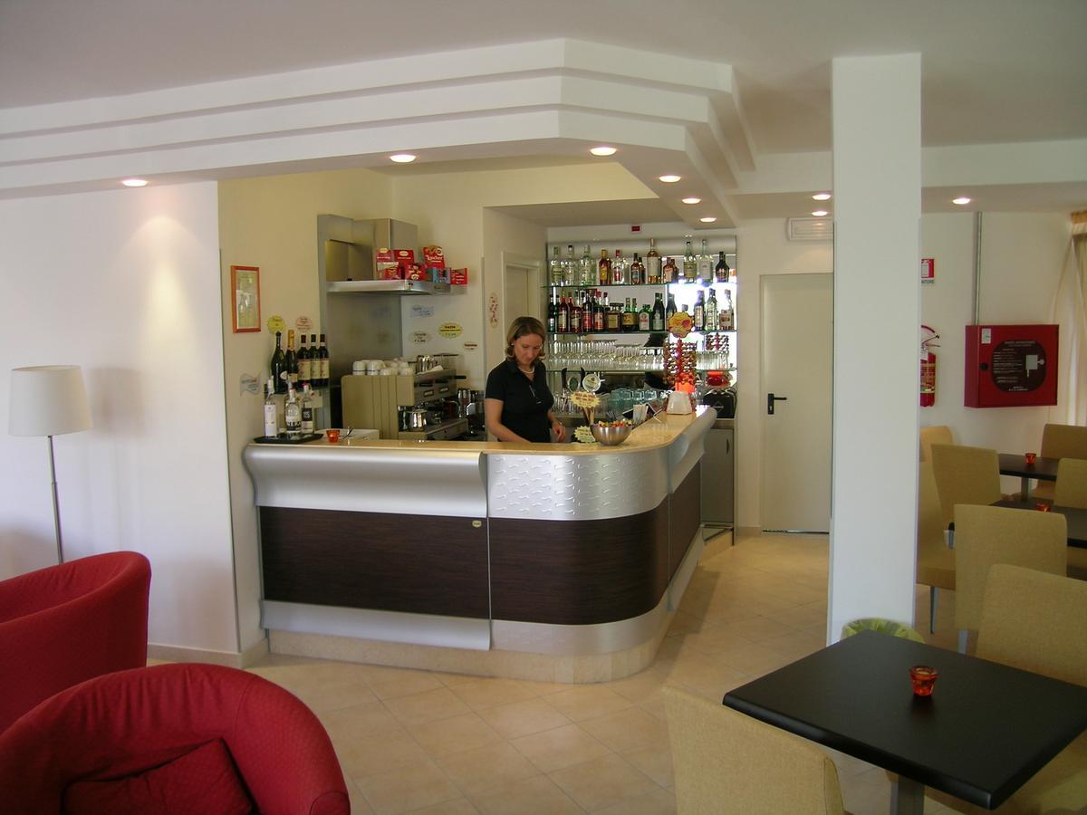 Hotel Palladio Каорле Екстериор снимка