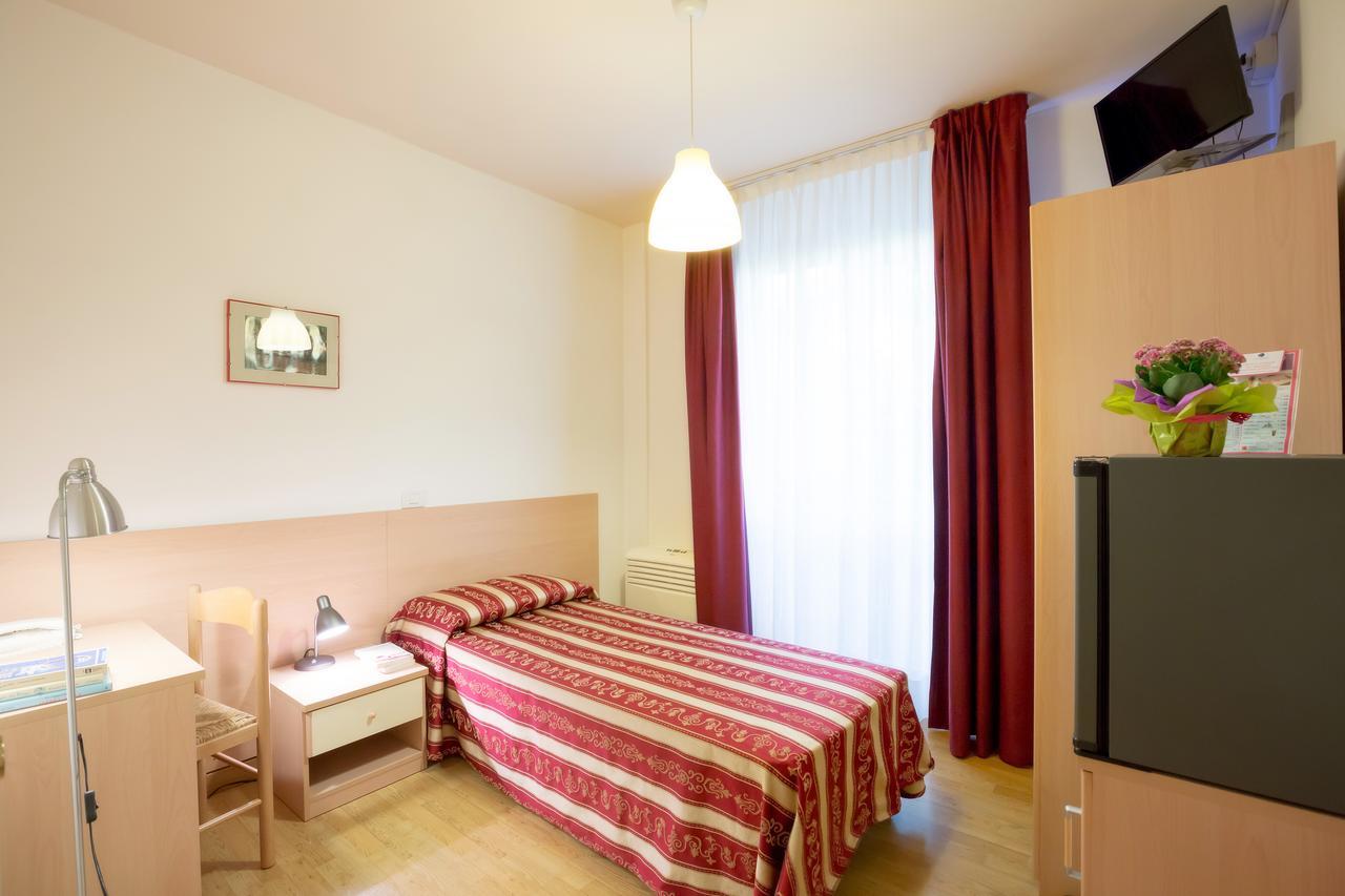 Hotel Palladio Каорле Екстериор снимка