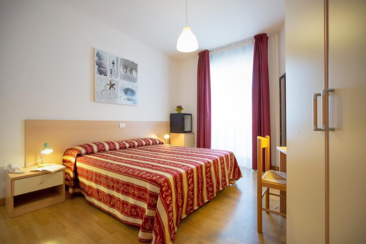 Hotel Palladio Каорле Екстериор снимка